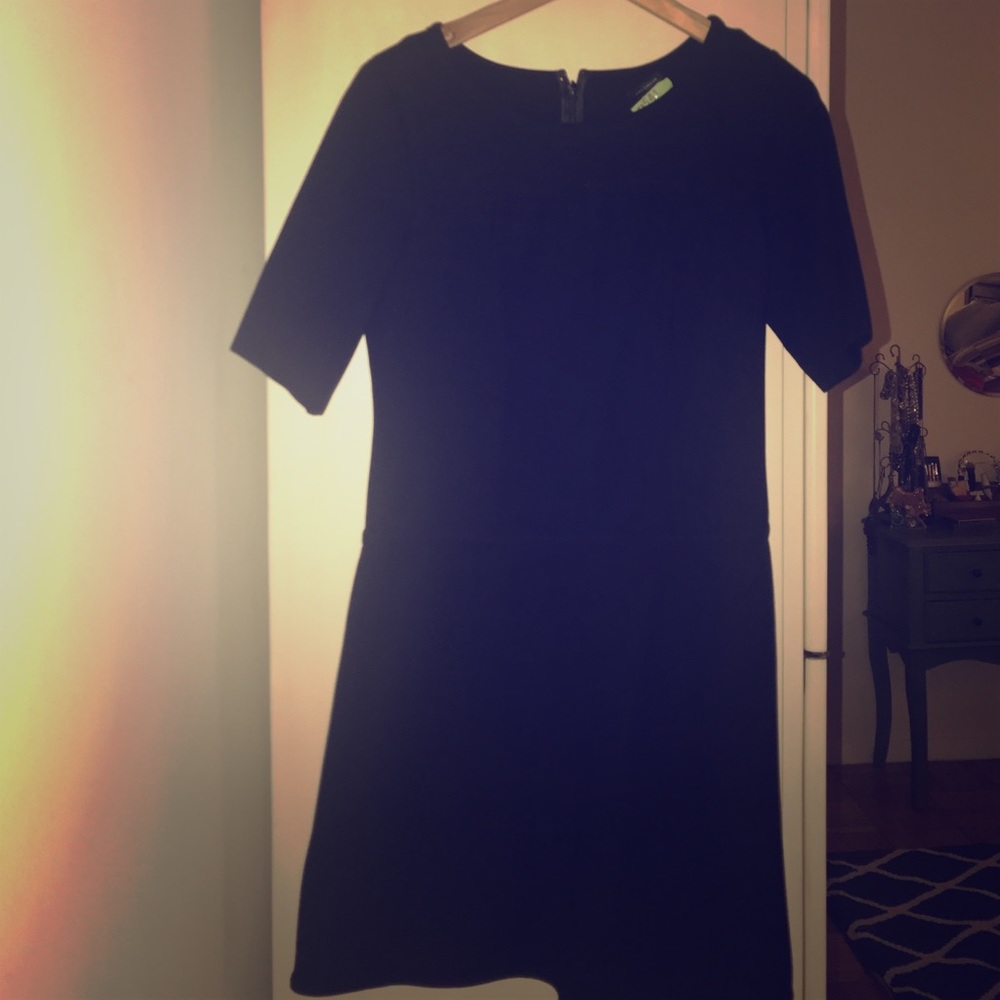 Black 3/4 sleeve sleek dress size 4